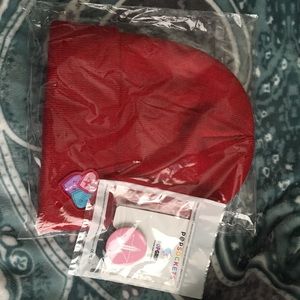 Jeffree Star EXCLUSIVE Beanie and Popsocket